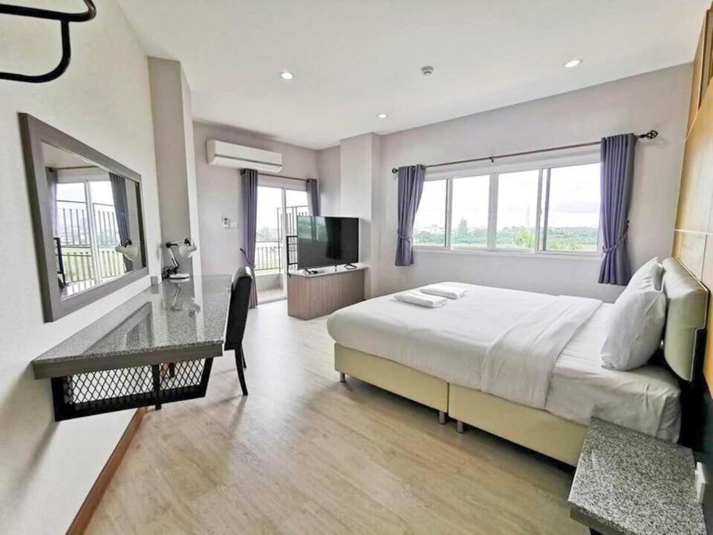 Hotel The Y 3*