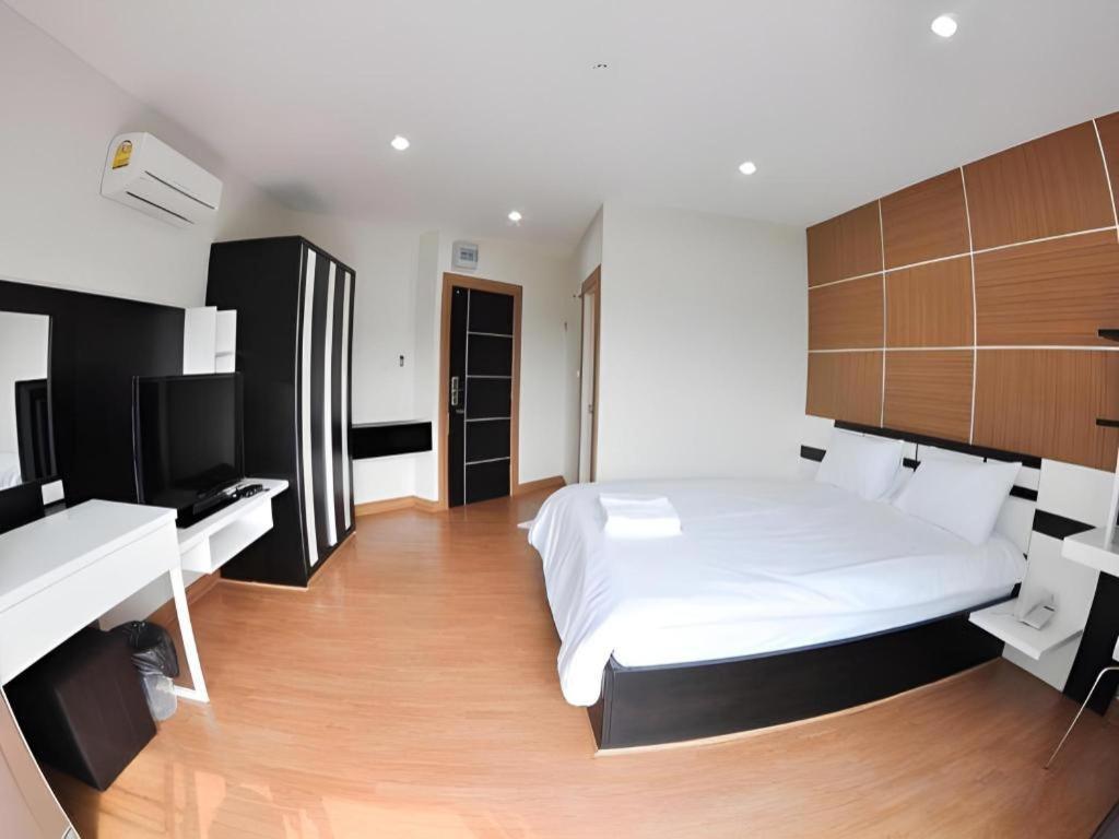 The Y Hotel 3*