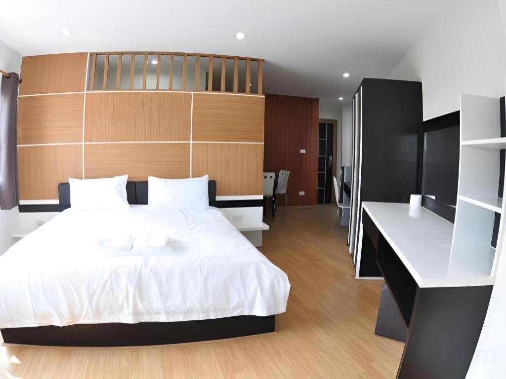 The Y Hotel 3*